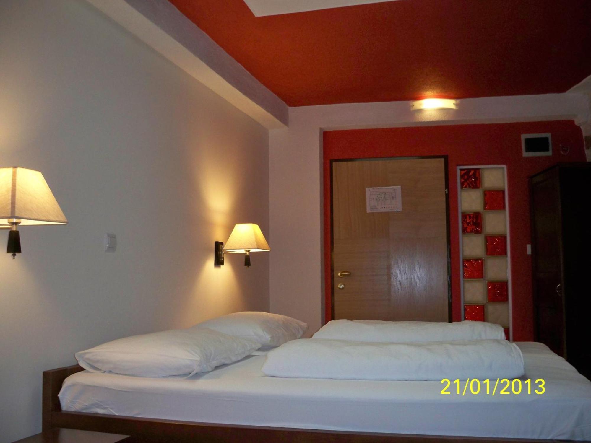 Hotel Carpymore Biograd Na Moru Esterno foto