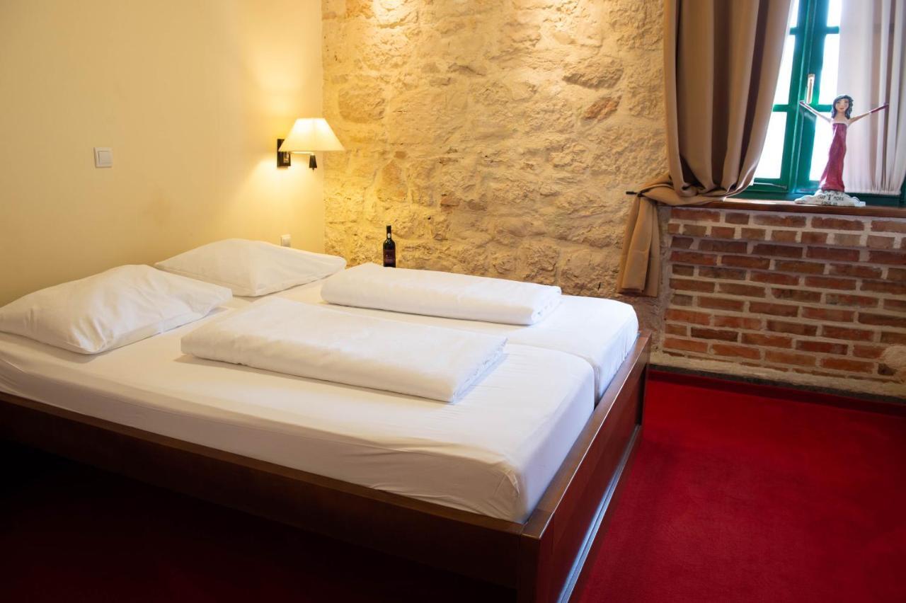 Hotel Carpymore Biograd Na Moru Esterno foto